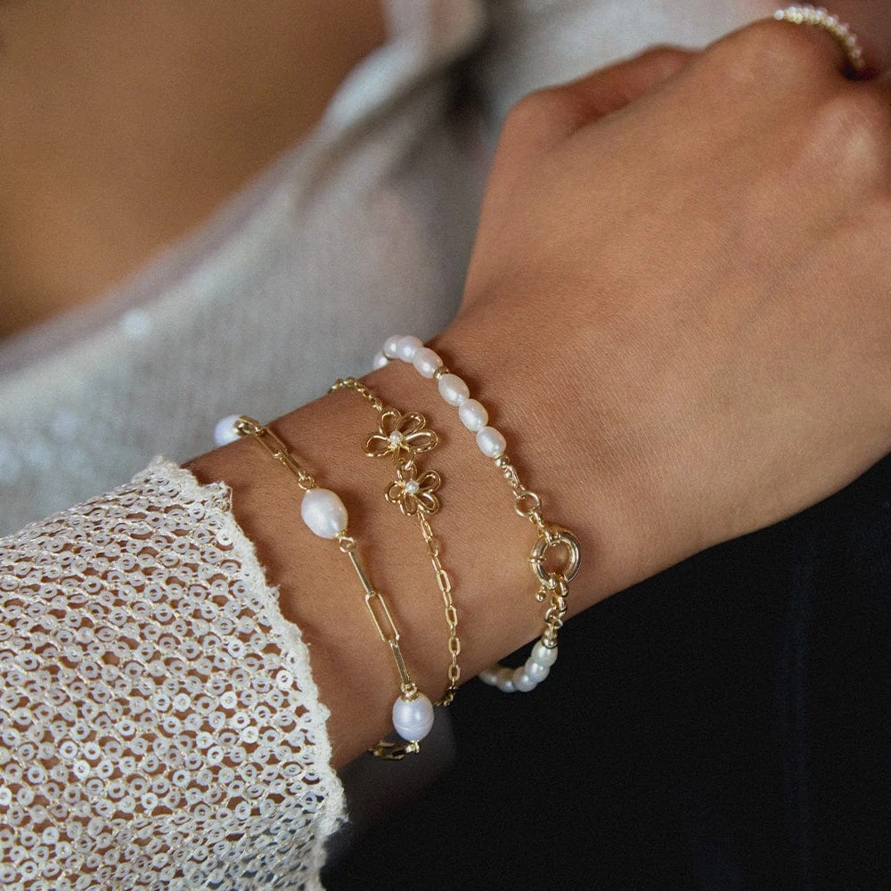 Daisy Bow Bracelet, Gold Plated